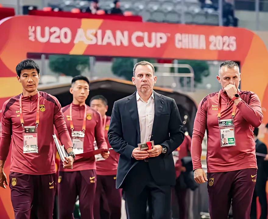 萨克拉门托国王发布备战花絮，关键时刻回应争议，英超任务艰巨，阵容厚度经受考验(萨克拉门托国王球衣历史)